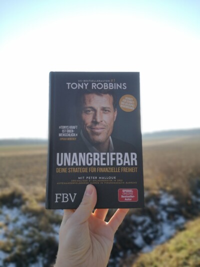 Unangreifbar - Tony Robbins - Foto in der Natur